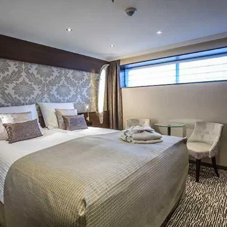 Baxter Hoare Ship Ii Hotel